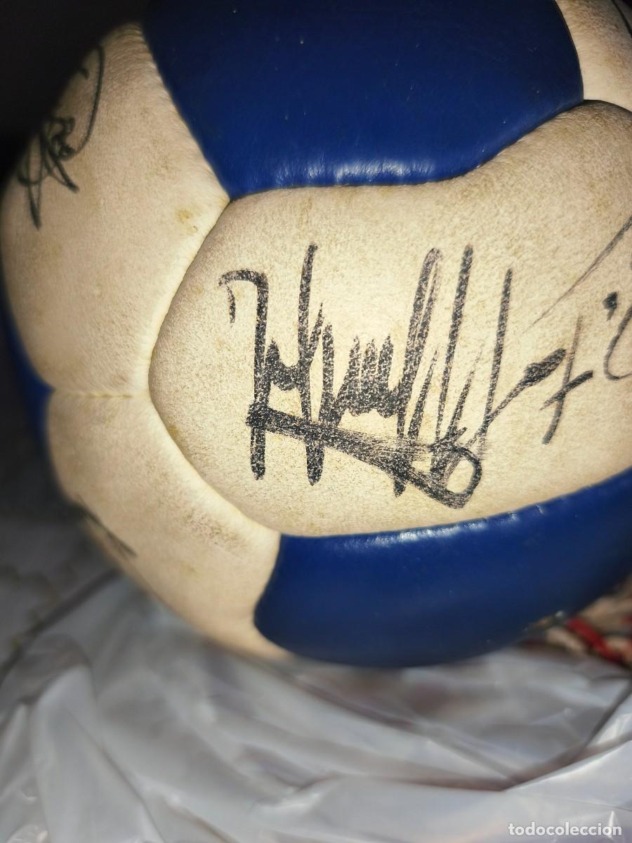 Coleccionismo deportivo: Bal&oacute;n firmado f.c. bar celona temporada 77/78. Cruyff, artola, Migueli,de la cruz, Neskens, clares,