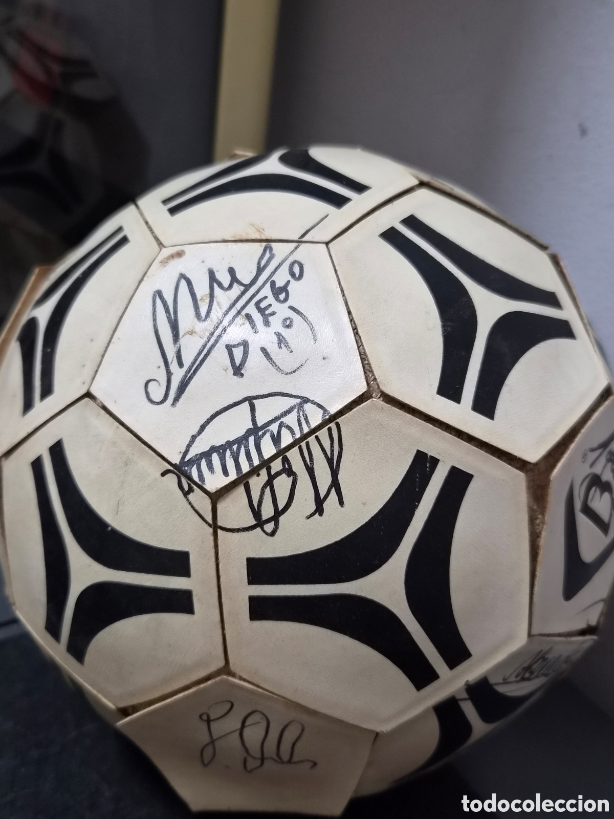 Coleccionismo deportivo: MARADONA QUINI FC BARCELONA FUTBOO PELOTA DE JUEGO FIRMAS ORIGINALES A&Ntilde;OS 80