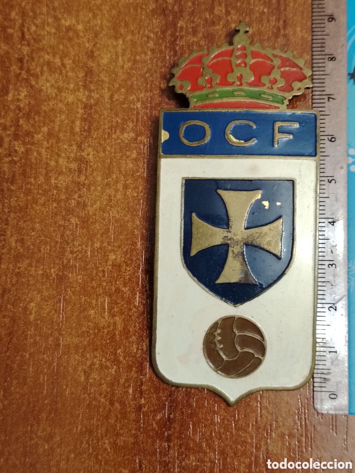 Coleccionismo deportivo: Chapa muy antigua del Oviedo Club de f&uacute;tbol