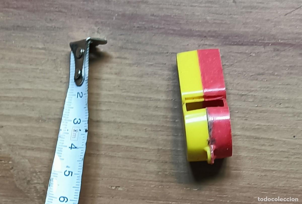 Coleccionismo deportivo: SILBATO VINTAGE DE PL&Aacute;STICO - BICOLOR AMARILLO Y ROJO - ESTILO RETRO - A&Ntilde;OS 70/80