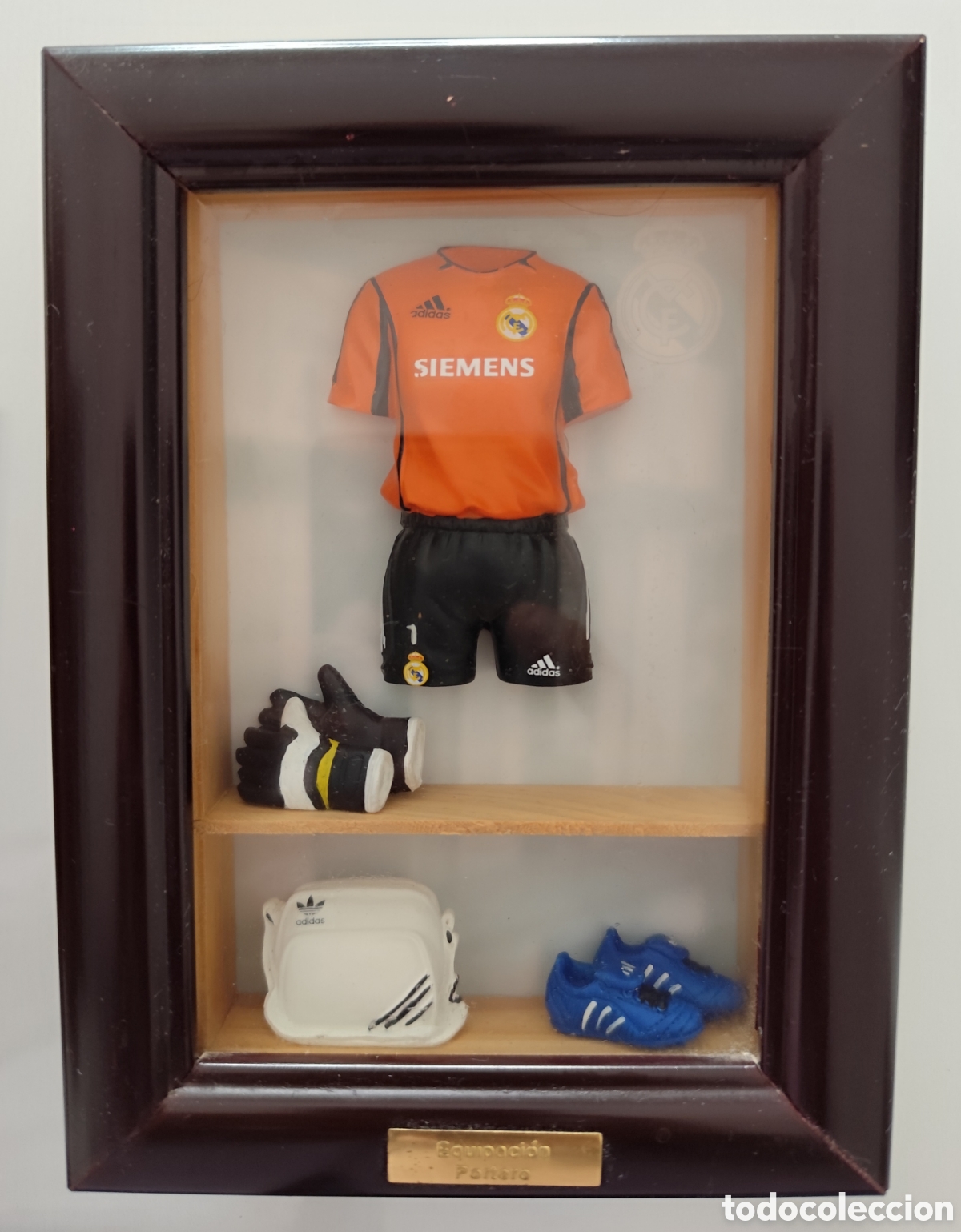 Coleccionismo deportivo: CUADRO REAL MADRID EQUIPACI&Oacute;N COLECCI&Oacute;N