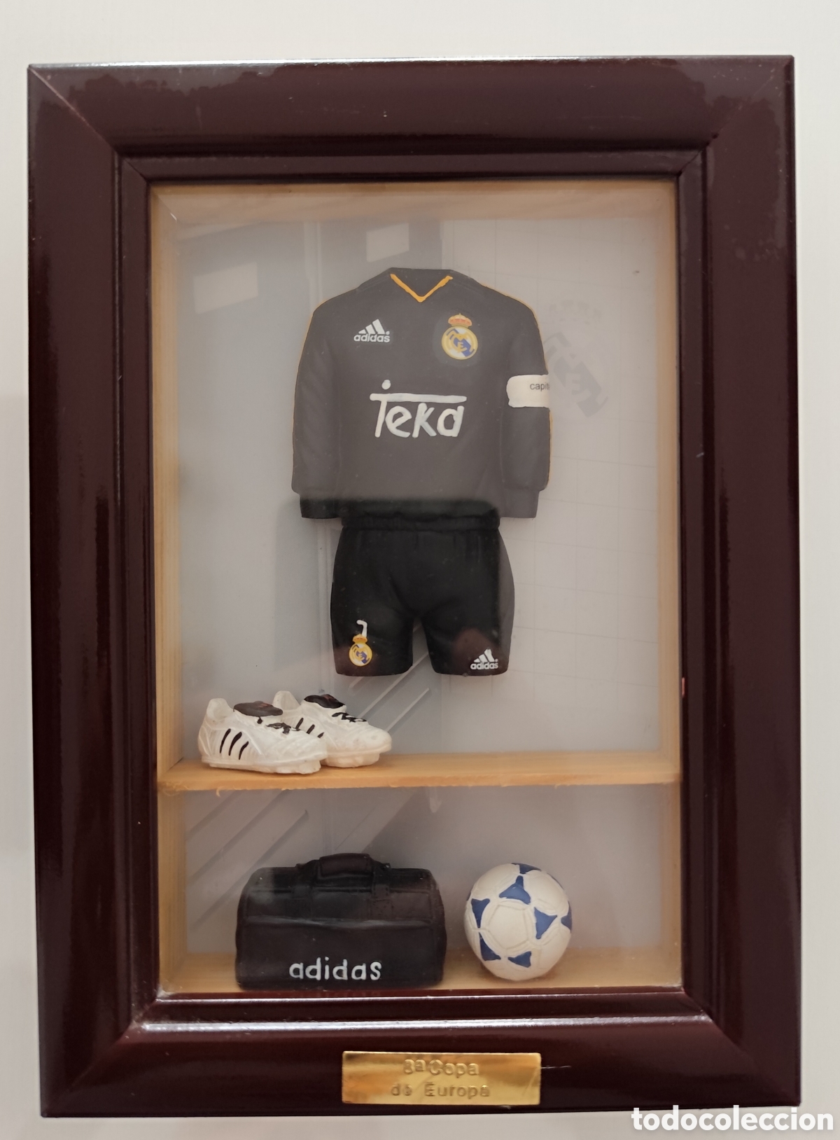 Colecionismo desportivo: CUADRO REAL MADRID EQUIPACI&Oacute;N COLECCI&Oacute;N