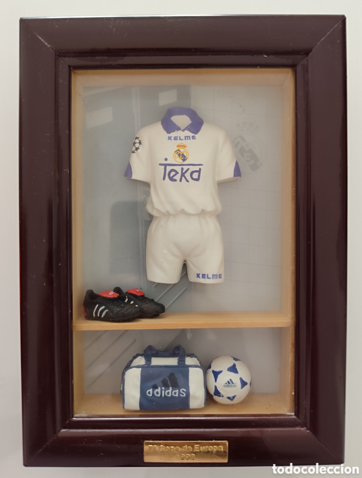 Colecionismo desportivo: CUADRO REAL MADRID EQUIPACI&Oacute;N COLECCI&Oacute;N