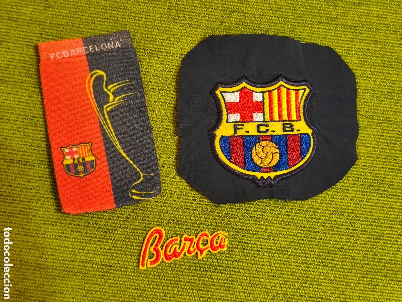 Coleccionismo deportivo: LOTE FC BARCELONA. ESCUDO DE TELA, EMBLEMA BAR&Ccedil;A Y FUNDA MOVIL ANTIGUA TRICAMPIONS