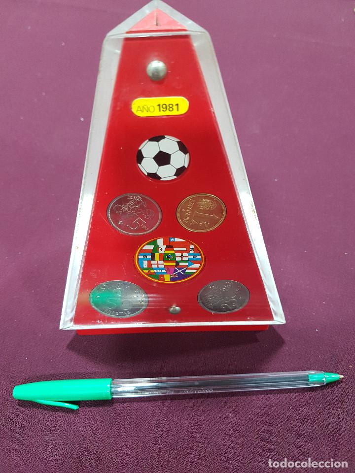 Material numism&aacute;tico: EXPOSITOR CON LAS MONEDAS DEL MUNDIAL ESPA&Ntilde;A 82. - Foto 2
