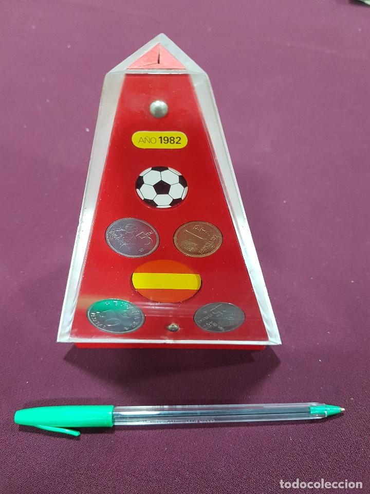 Material numism&aacute;tico: EXPOSITOR CON LAS MONEDAS DEL MUNDIAL ESPA&Ntilde;A 82. - Foto 3