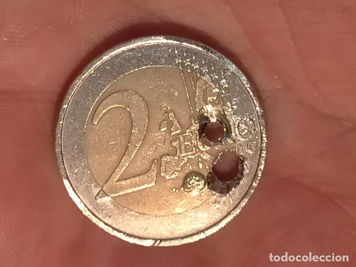 Material numism&aacute;tico: Moneda de 2 &euro; ver fotos deteriorada - Foto 4