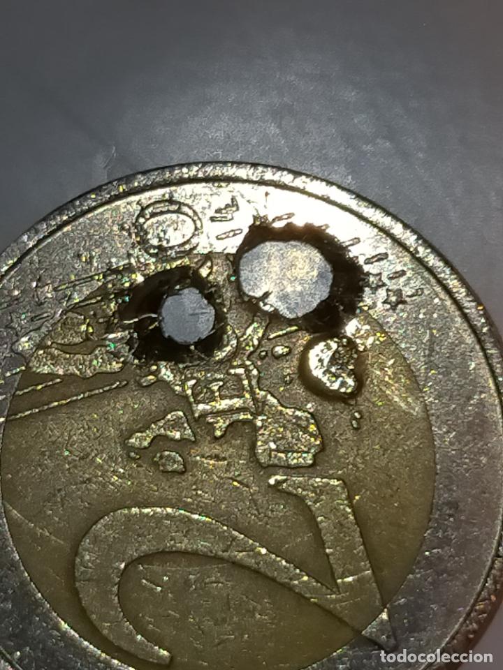 Material numism&aacute;tico: Moneda de 2 &euro; ver fotos deteriorada - Foto 5