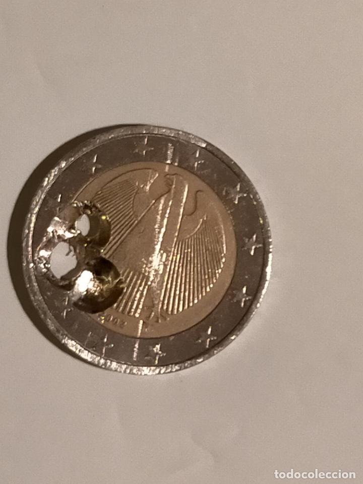 Material numism&aacute;tico: Moneda de 2 &euro; ver fotos deteriorada - Foto 8