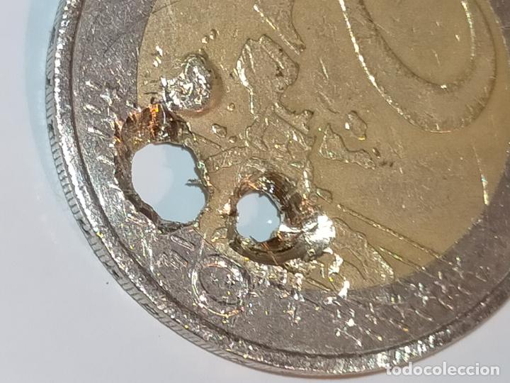 Material numism&aacute;tico: Moneda de 2 &euro; ver fotos deteriorada - Foto 19