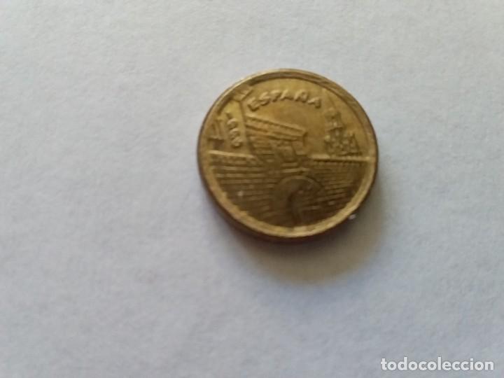 Material numism&aacute;tico: DEFECTUOSA ACU&Ntilde;ACI&Oacute;N. Moneda de 5 pesetas de 1996 sin circular. - Foto 1