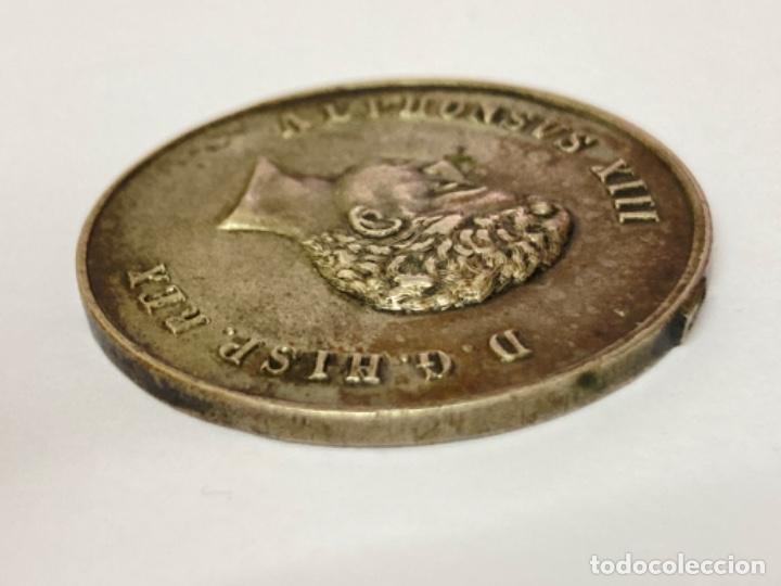 Material numism&aacute;tico: Medalla de plata Alfonso XIII 1902 - Foto 4
