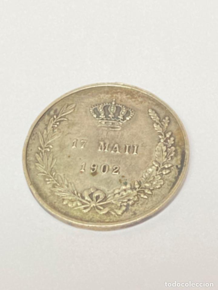 Material numism&aacute;tico: Medalla de plata Alfonso XIII 1902 - Foto 6