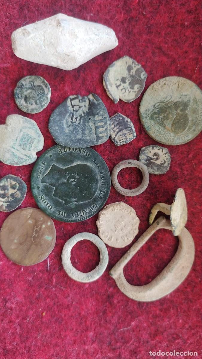 Material numism&aacute;tico: Lote de monedas y objetas antiguos - Foto 1