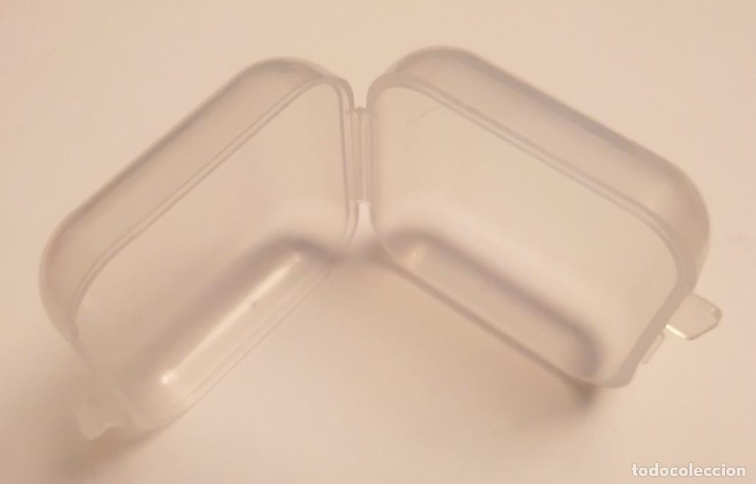 Numismatic Material: CAJITA TRANSPARENTE CUADRADA DE 3 x 3 CENTIMETROS DE DI&Aacute;METRO INTERNO.