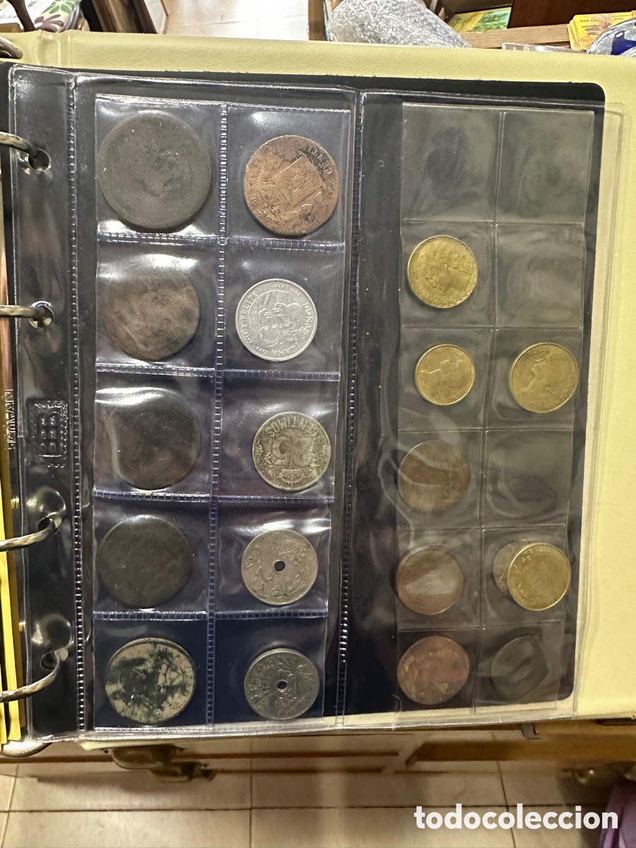 Material numism&aacute;tico: &Aacute;lbum pardo con algunas monedas - Foto 3