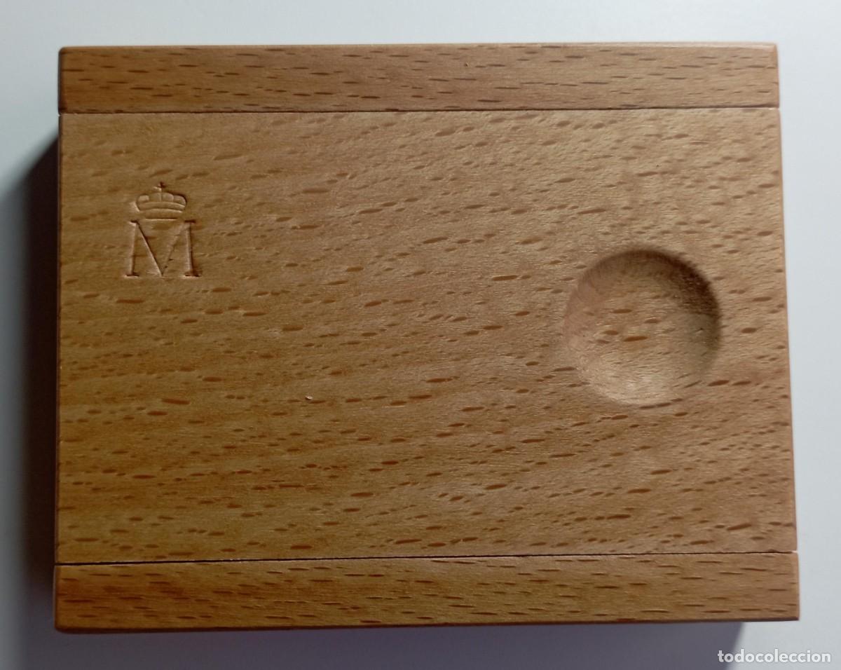 Material numism&aacute;tico: Estuche, caja de madera para moneda de 3,8 cms de di&aacute;metro