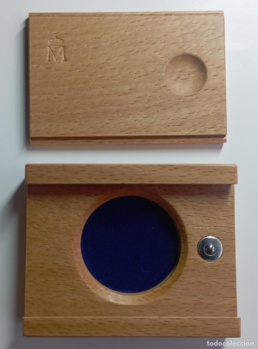 Material numism&aacute;tico: Caja de madera para moneda de 3,8 cms de di&aacute;metro - Foto 2