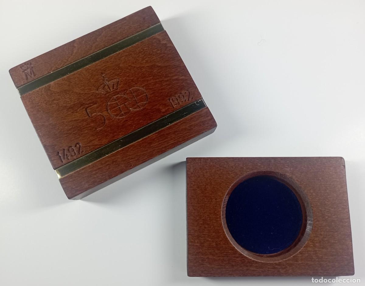 Material numism&aacute;tico: Estuche, caja de madera para moneda de 40.000 pesetas de oro 1989