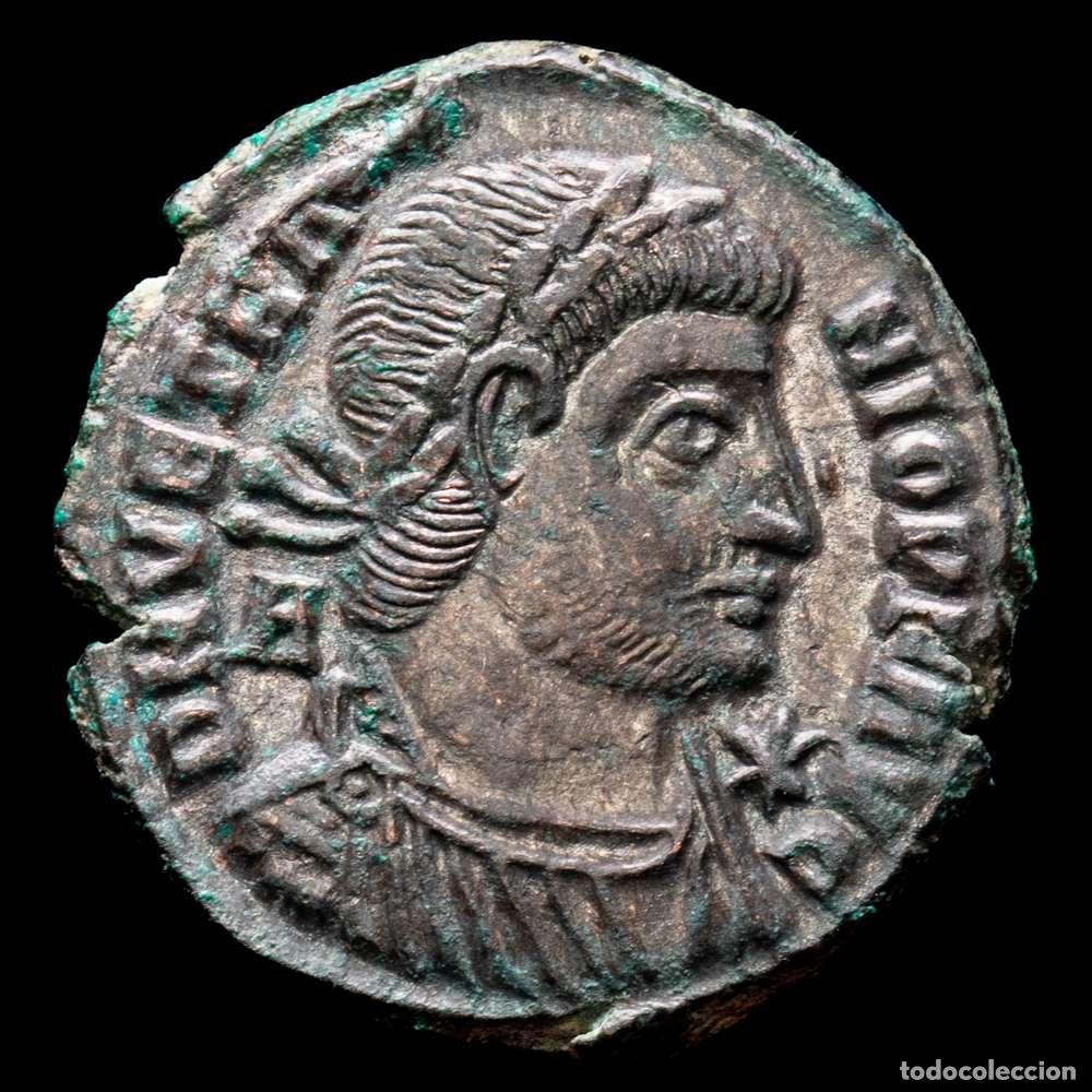 Material numism&aacute;tico: VETRANIO (350). Ae. Siscia. RIC 287. 4,76 g. 22 mm. Excelente.