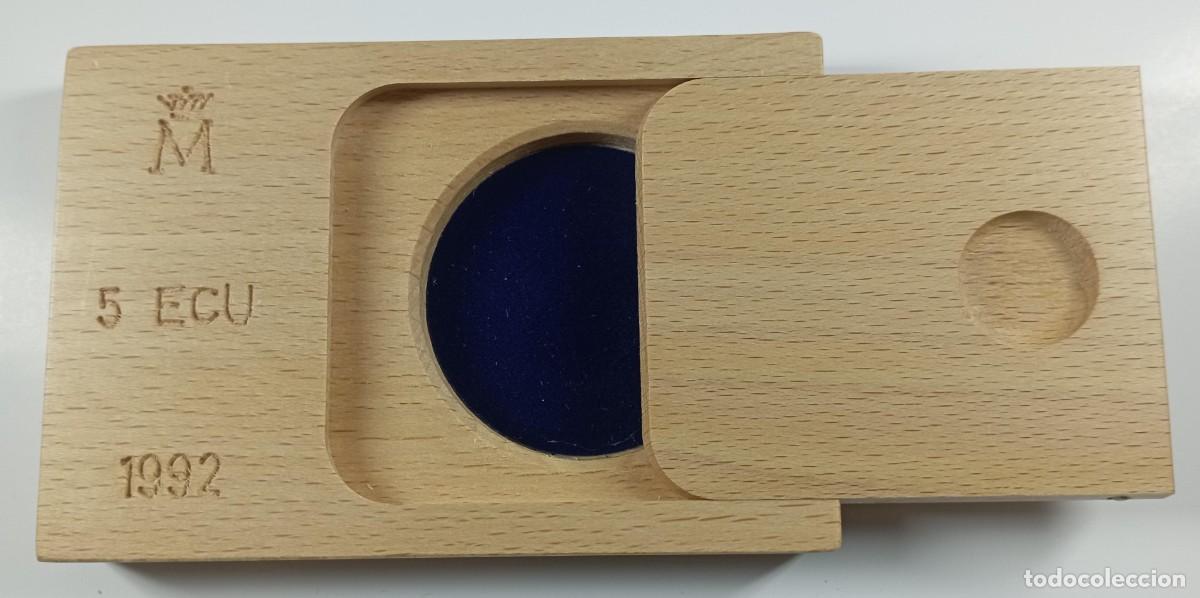 Material numism&aacute;tico: Estuche, caja de madera para moneda de 5 ecu de 1992 (Madrid Capital Europea de la Cultura 1992)