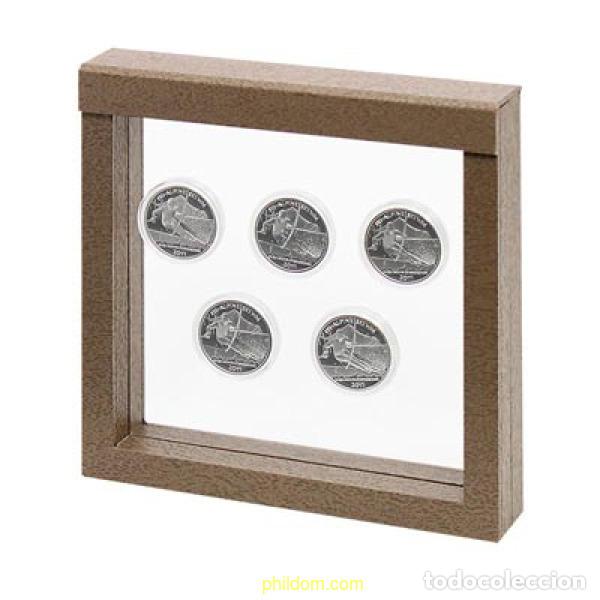 Material numism&aacute;tico: Marco Lindner NIMBUS (150x150x24). Dise&ntilde;o color madera.