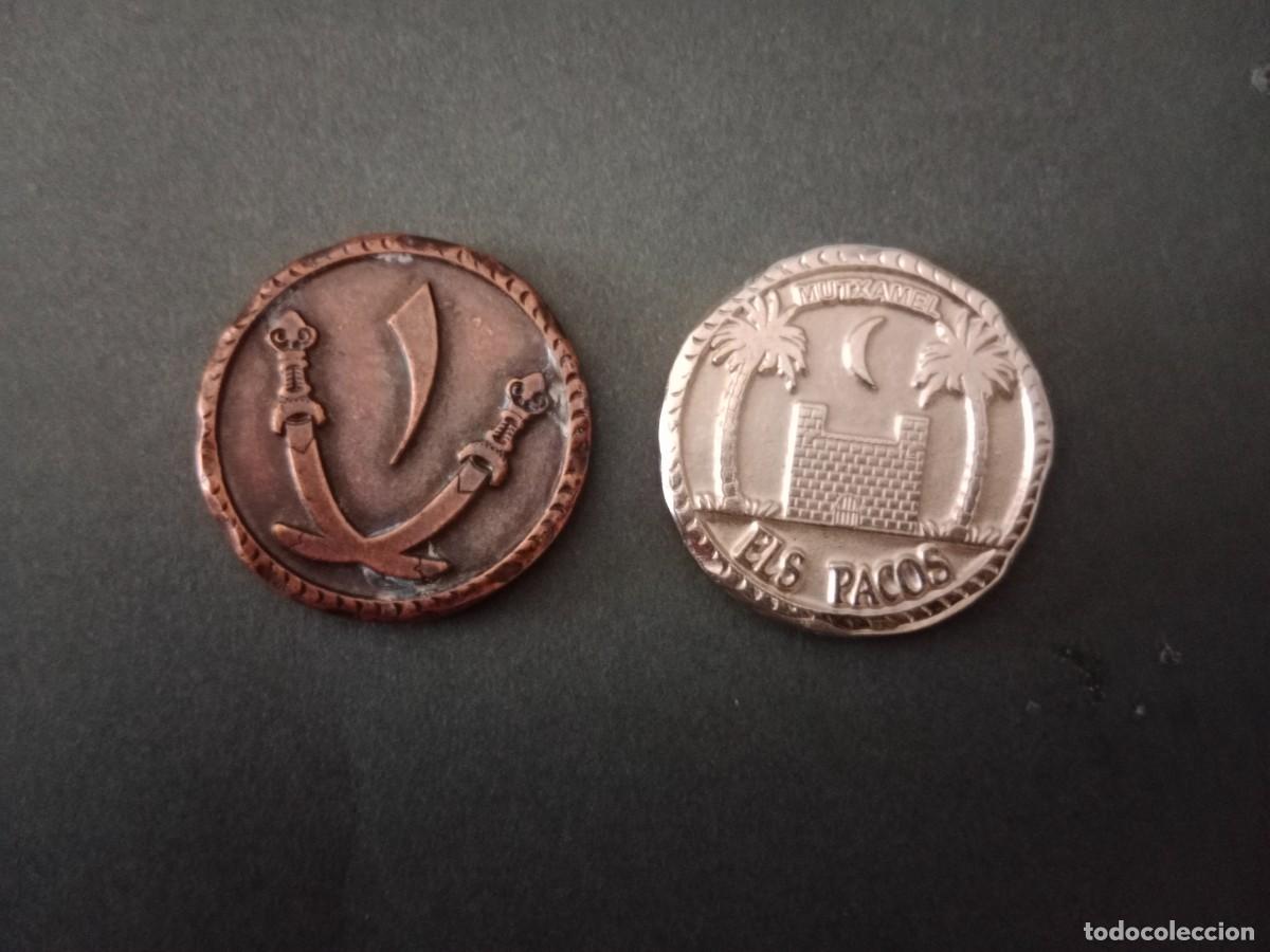 Material numism&aacute;tico: 2 FICHAS / TOKEN / MONEDAS COMPARSA MORA ELS PACOS - MUTXAMEL - MOROS Y CRISTIANOS ALICANTE