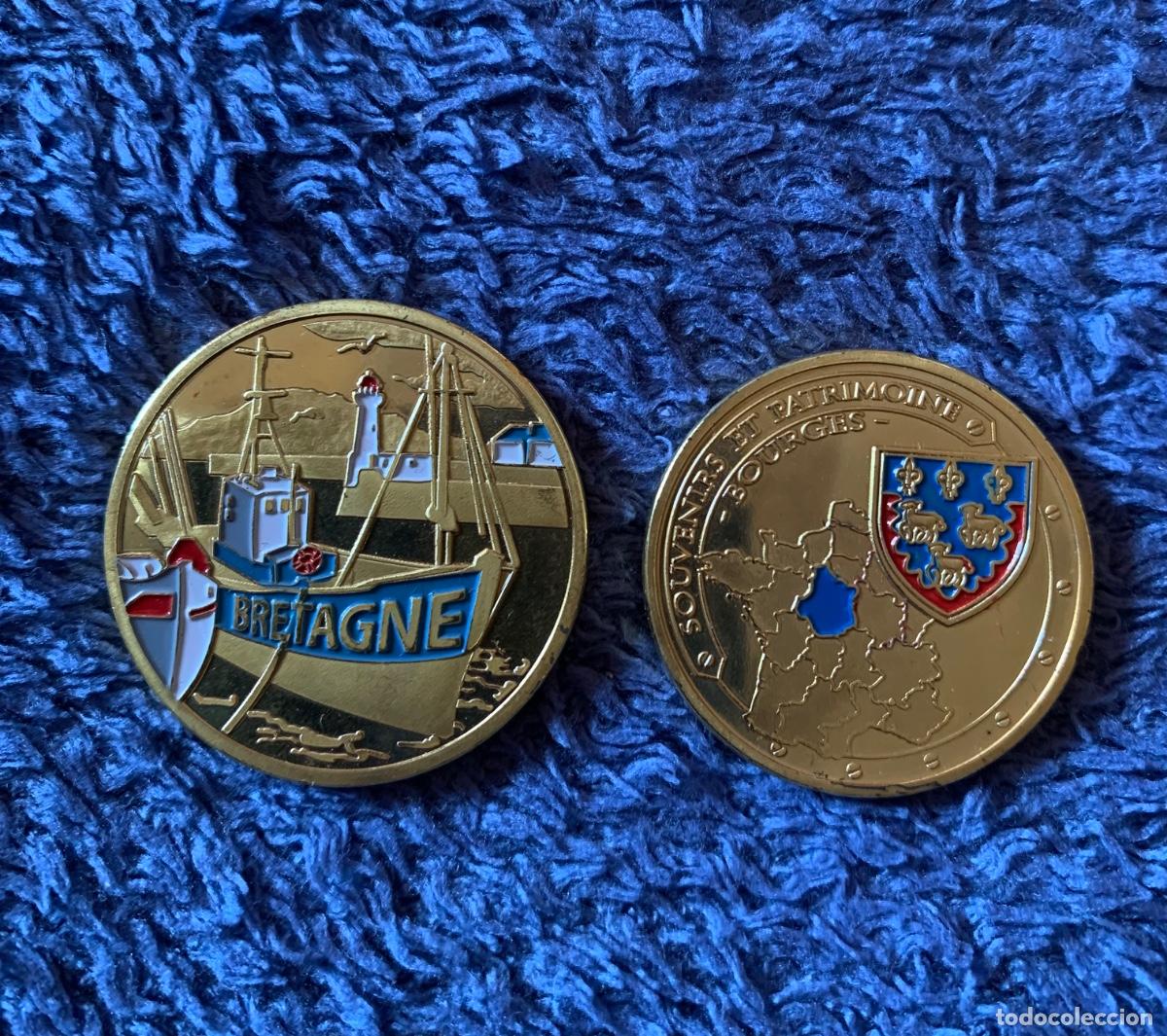 Material numism&aacute;tico: Lote de 2 medallas / jetones tur&iacute;sticos de Francia - Bourges y Breta&ntilde;a