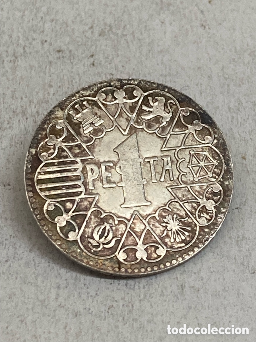 Material numism&aacute;tico: r&eacute;plica en plata de una moneda de 1 peseta espa&ntilde;ola de 1944