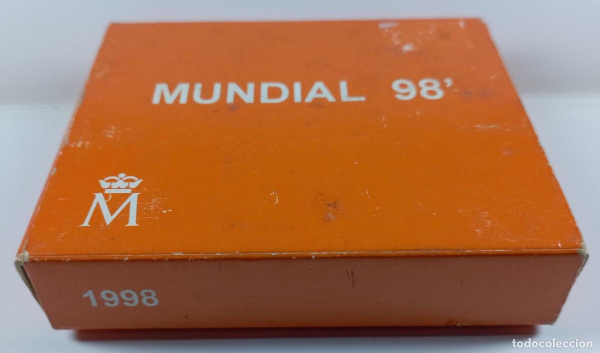 Material numism&aacute;tico: Funda de cart&oacute;n para moneda de 1.000 pesetas del Mundial de F&uacute;tbol de 1998