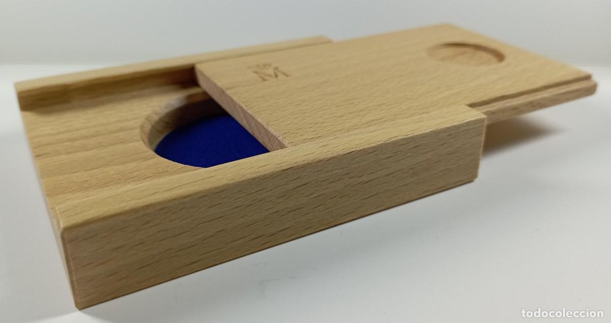 Material numism&aacute;tico: Caja de madera para moneda de 3,8 cms de di&aacute;metro - Foto 2