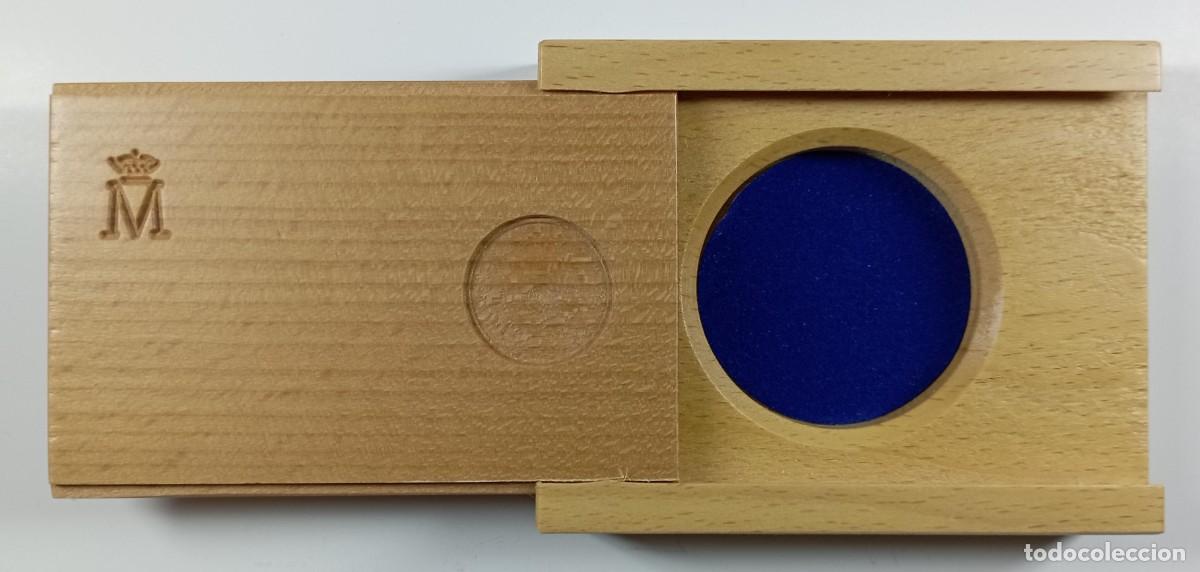 Material numism&aacute;tico: Caja de madera para moneda de 3,8 cms de di&aacute;metro