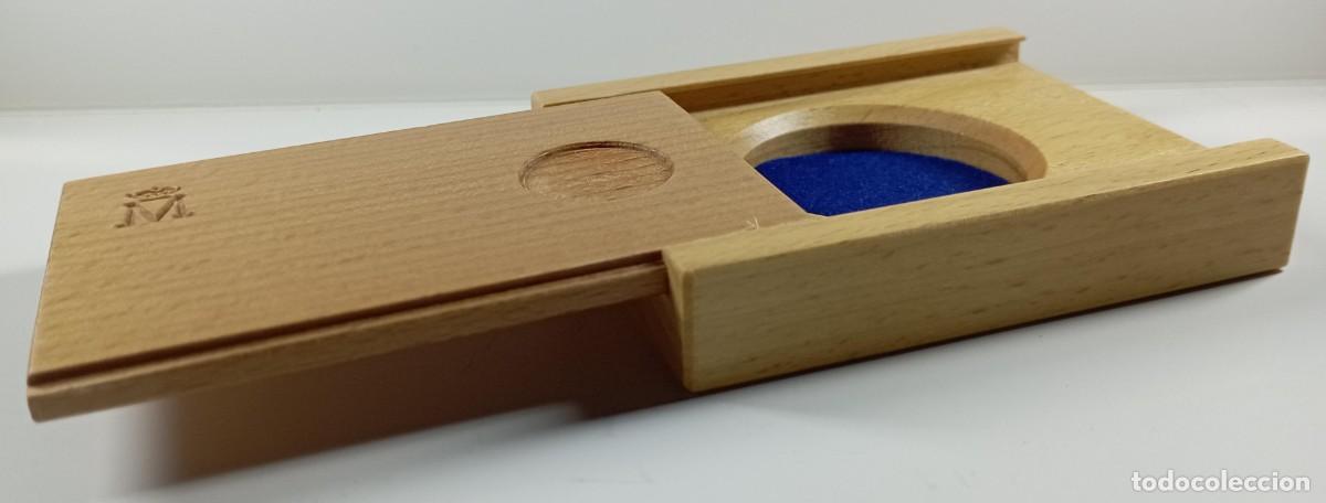 Material numism&aacute;tico: Caja de madera para moneda de 3,8 cms de di&aacute;metro - Foto 2