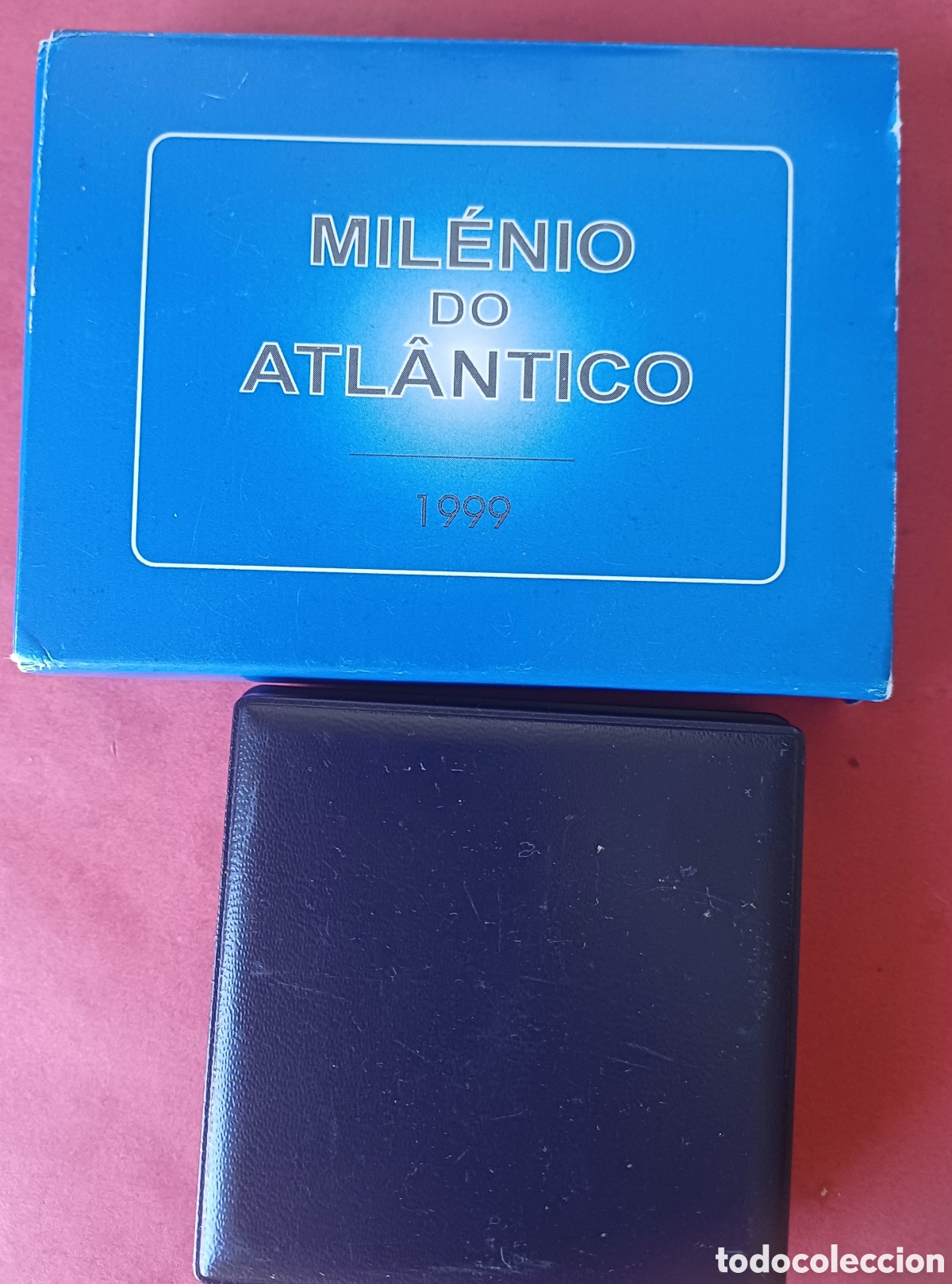 Material numism&aacute;tico: Dos estuches para monedas.