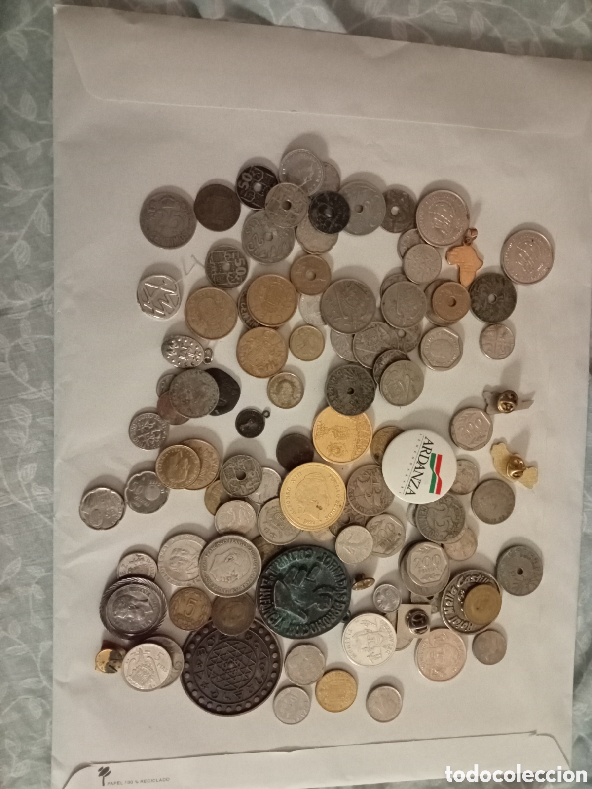 Material numism&aacute;tico: Monedas, alg&uacute;n pin, un poco de todo