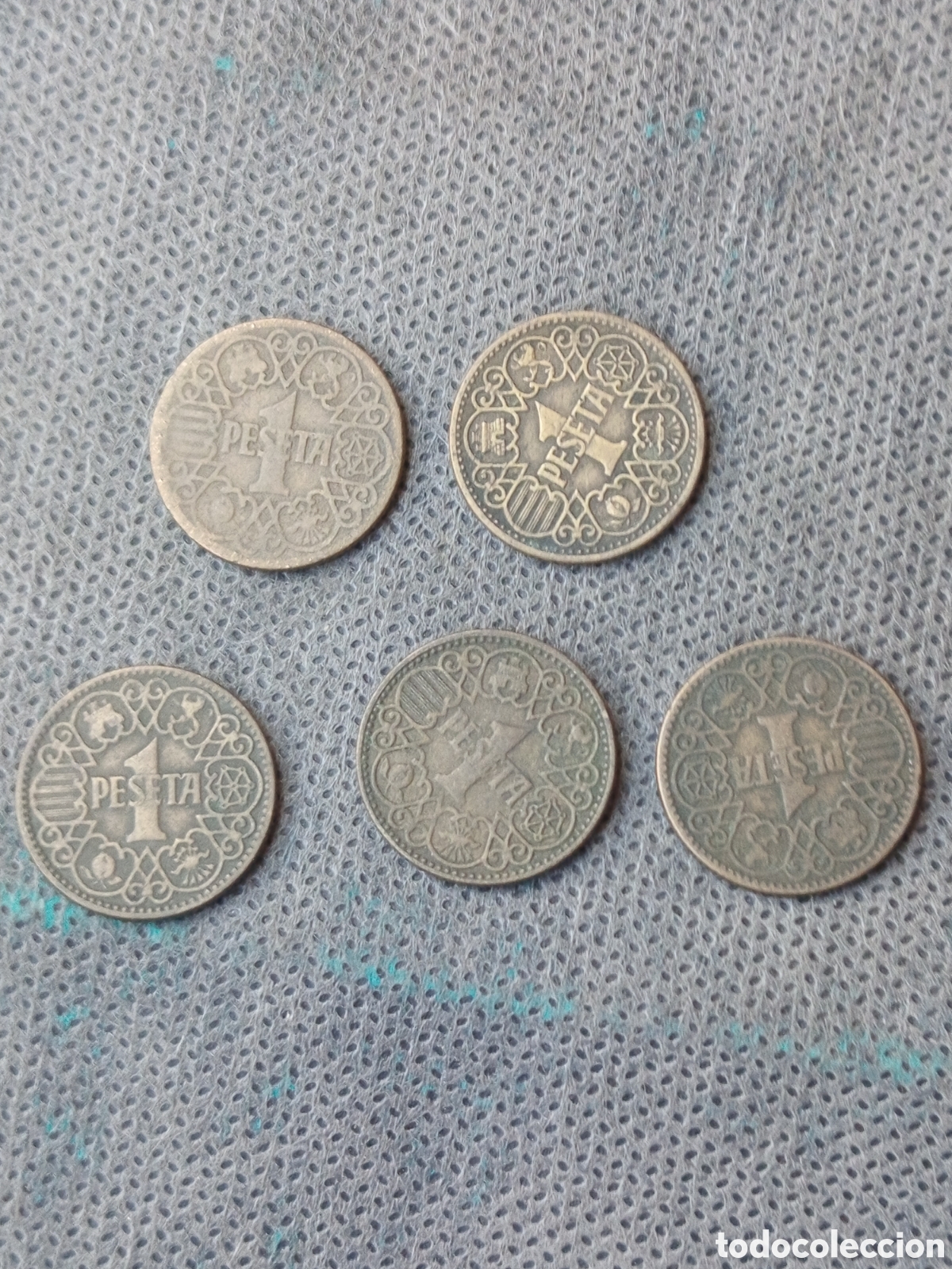 Material numism&aacute;tico: Cinco monedas de una peseta 1944 - Foto 3