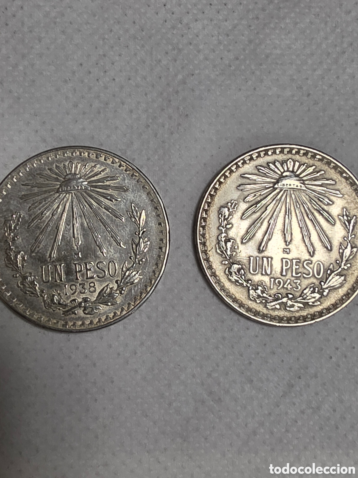 Material numism&aacute;tico: 2 monedas de un peso de plata