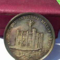 Medallas condecorativas: PALMA DE MALLORCA EXPOSICIÓN DE 1881. AL MÉRITO. MEDALLA DE PLATA. AGRICULTURA. INDUSTRIA. BELLAS AR