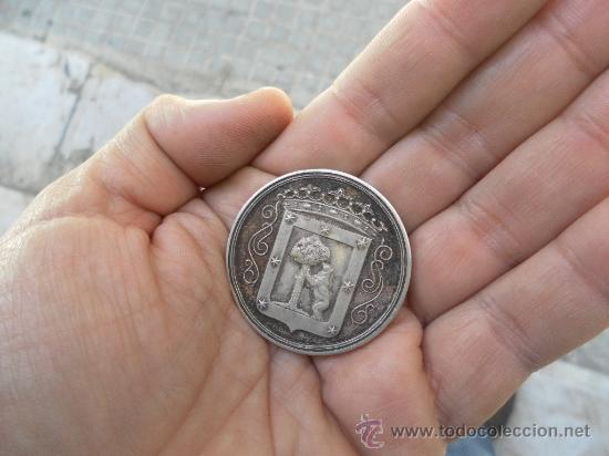 Medallas condecorativas: Medalla. Madrid. Es de plata. - Foto 4