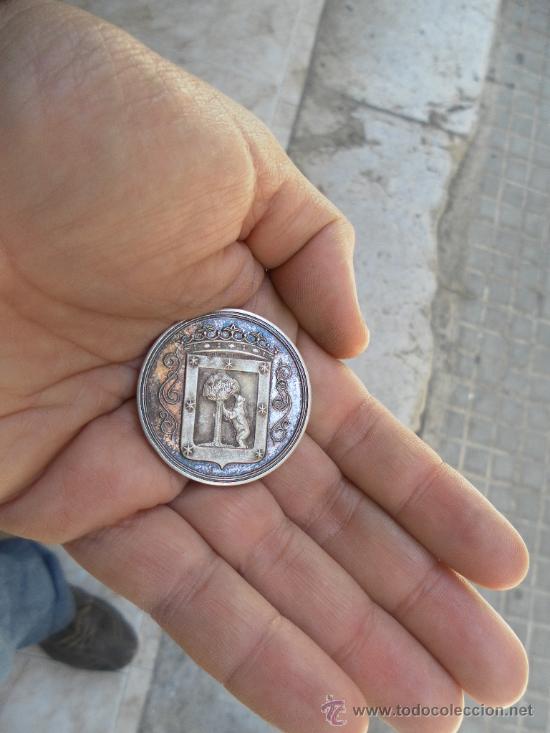 Medallas condecorativas: Medalla. Madrid. Es de plata. - Foto 5