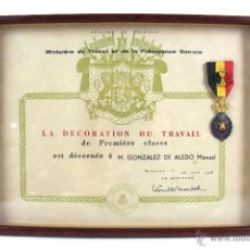 Medallas condecorativas: C- 639MEDALLA CON DIBLOMA ENMARCADO CONMEMORATIVA LA DECORATION DU TREVAIL.PREMIERE CLASSE.BELGICA. Lote 50227963