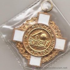 Medallas condecorativas: MEDALLA COLEGIAL A LA APLICACIÓN. Lote 365566401