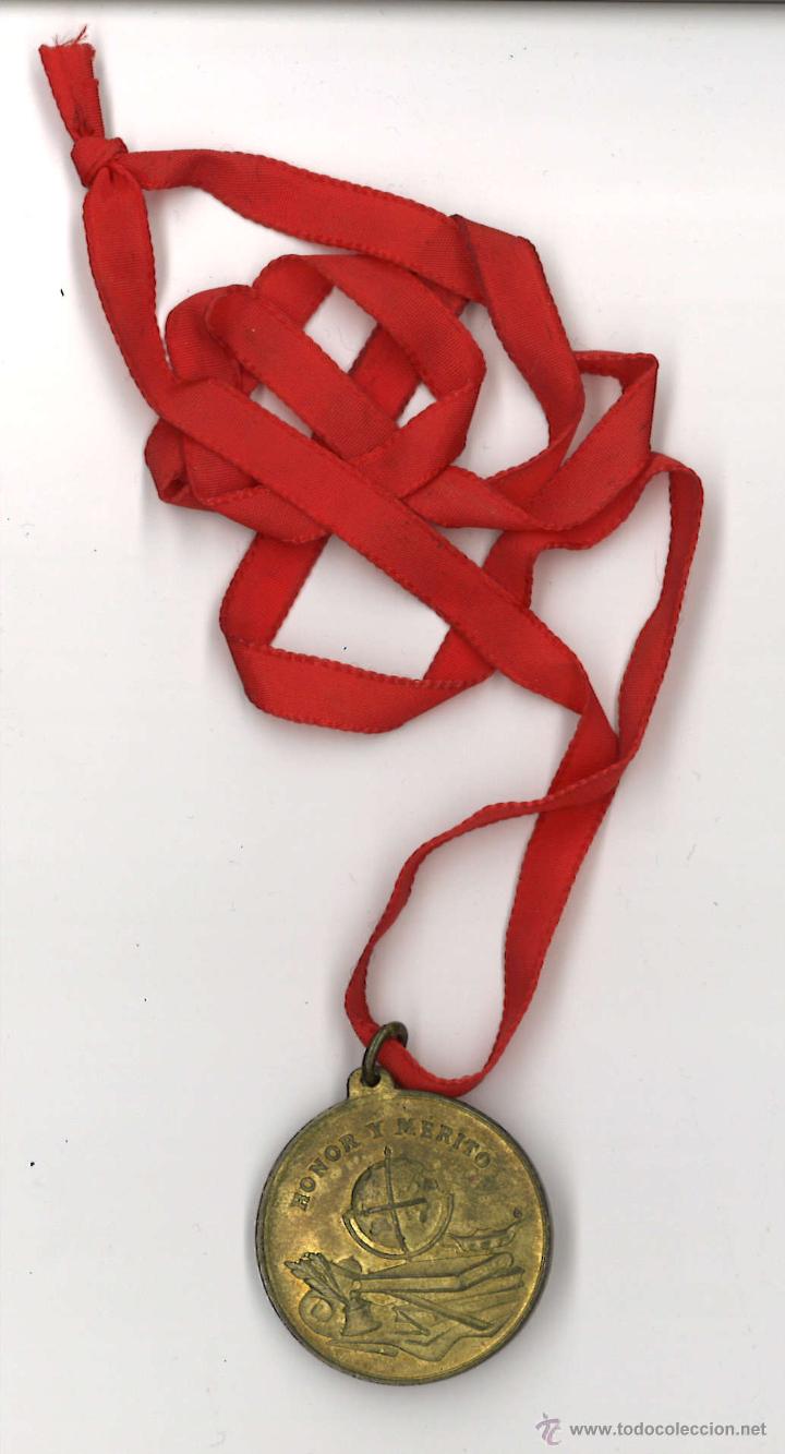 Medallas condecorativas: Premio a la aplicaci&oacute;n. Honor y m&eacute;rito - Foto 1