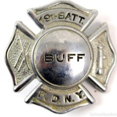 Medallas condecorativas: INSIGNIA BOMBEROS DE NEW YORK 19TH BATTERY. F.D.N.Y. INSIGNIA ORIGINAL EN METAL PLATEADO.