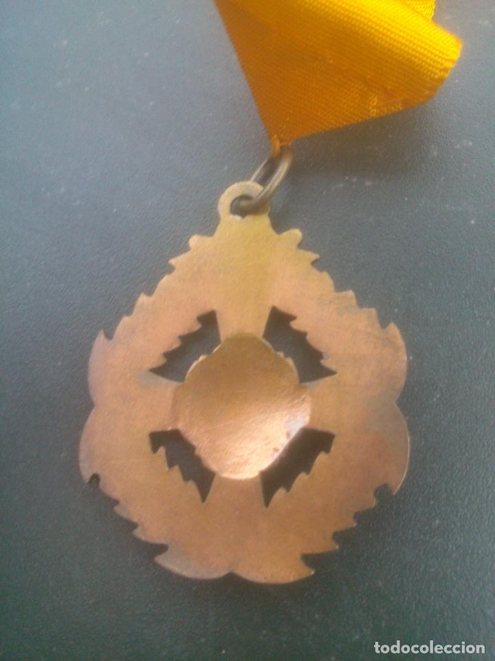 Medallas condecorativas: MEDALLA  AL MERITO - Foto 3