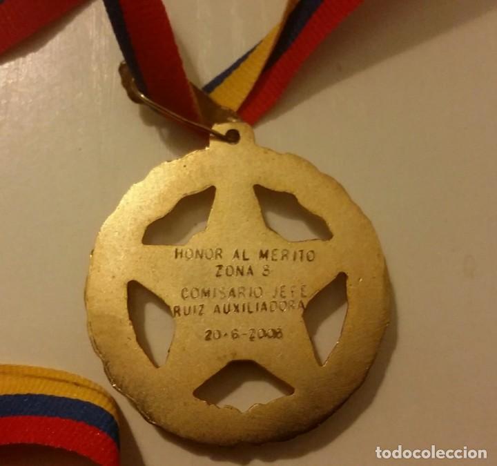 Medallas condecorativas: CONDECORACIÓN HONOR AL MÉRITO COMISARIO JEFE CON CINTA TRICOLOR DE VENEZUELA 2008. DE BRONCE - Foto 3 - 140620270