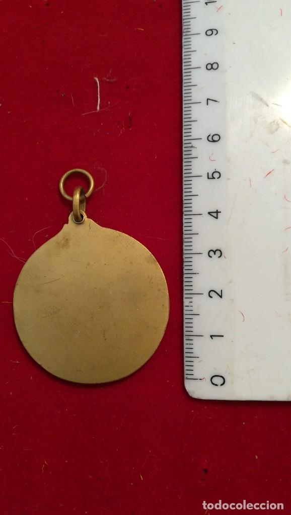 Medallas condecorativas: ANTIGUA MEDALLA (&iquest;?) - Foto 2