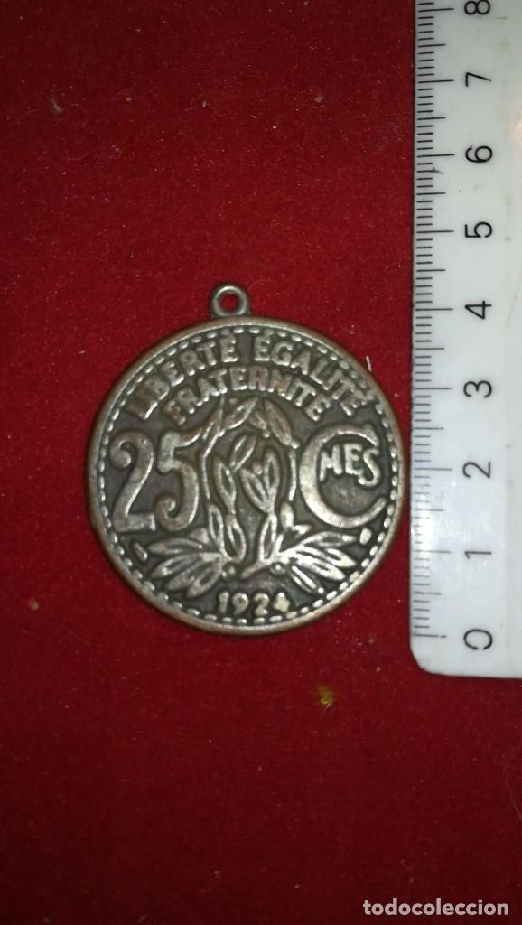 Medallas condecorativas: ANTIGUA MEDALLA (&iquest;?) - Foto 2
