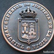 Medallas condecorativas: MEDALLA BRONCE TRIBUNAL SUPERIOR DE JUSTICIA DE LA RIOJA . LOGROÑO 1989. Lote 290468083