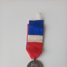 Medallas condecorativas: MEDALLA DE MINISTERIO DE TRABAJO Y SEGURIDAD SOCIAL. FRANCIA (1964). Lote 300412733